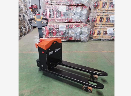 石家莊電動搬運車成為倉儲物流行業(yè)強(qiáng)力助手
