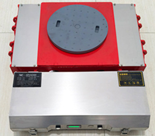 多臺冠航電動(dòng)搬運(yùn)坦克車協(xié)同發(fā)力圓滿完成大型精密儀器搬運(yùn)任務(wù)