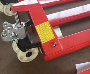 冠航手動(dòng)液壓搬運(yùn)車(chē)的液壓泵工作原理